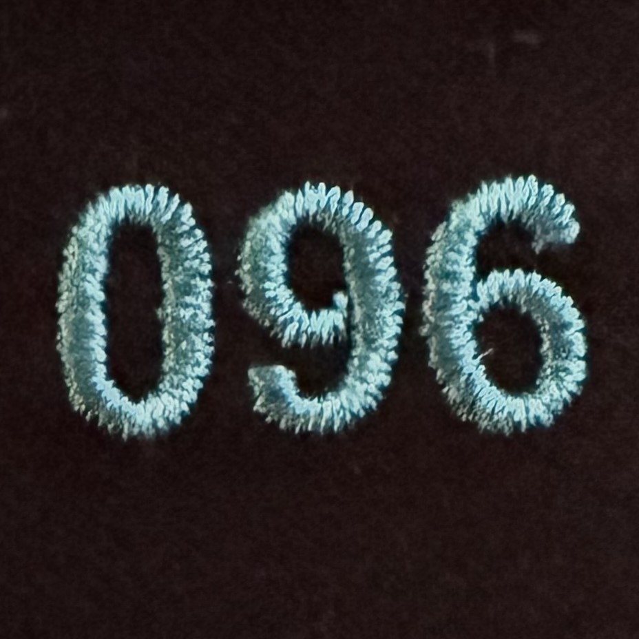 096